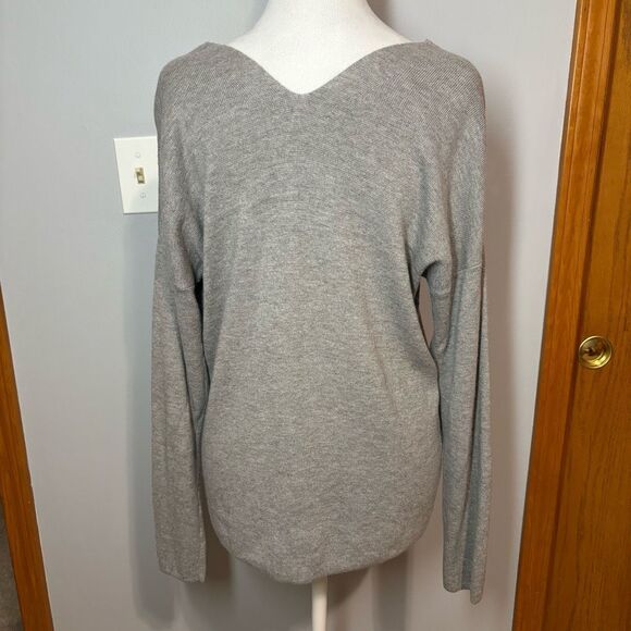 Banana Republic double v-neck drop shoulder gray sweater size M - Picture 4 of 8